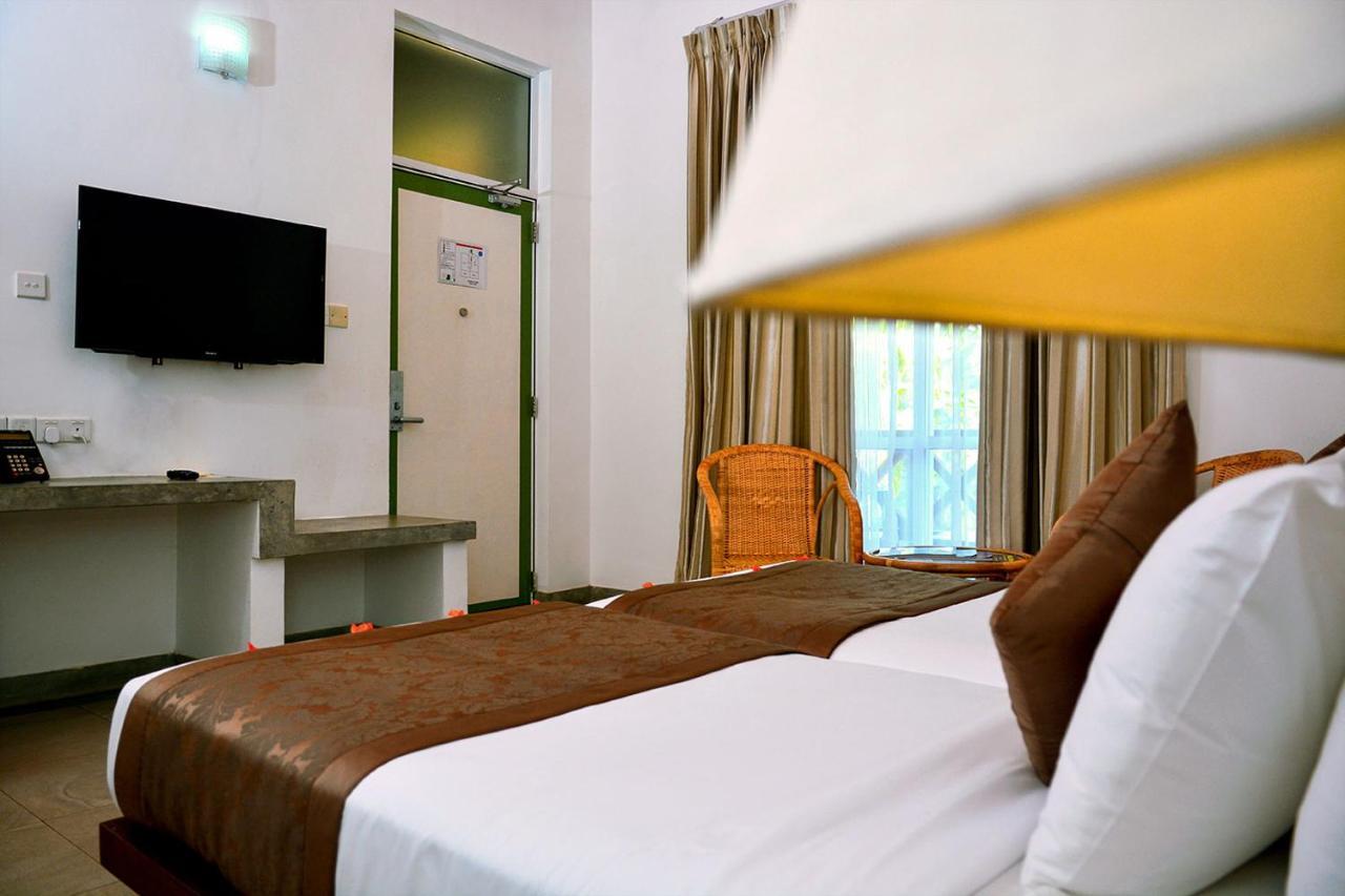 Amaranthe Bay Resort & Spa Trincomalee Exterior foto